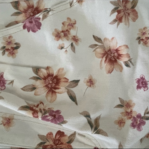 AE Floral Jean Shorts - Picture 3 of 6